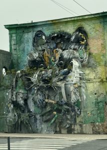 Another Artur Bordallo art installment, repurposing trash and cast aways.