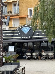 We had a very good lunch here.